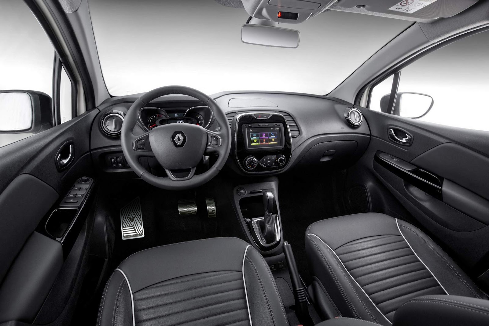 Renault CAPTUR 2017. Foto: Rodolfo Buhrer / La Imagem / Renault